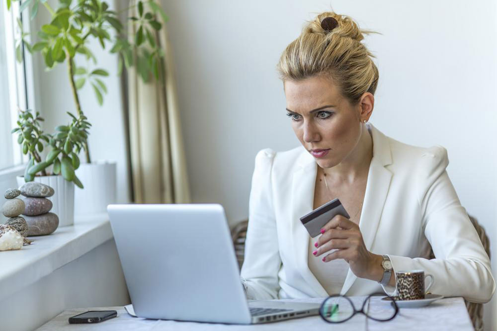 Tips and Apps to Steer Clear of Credit Card Debt