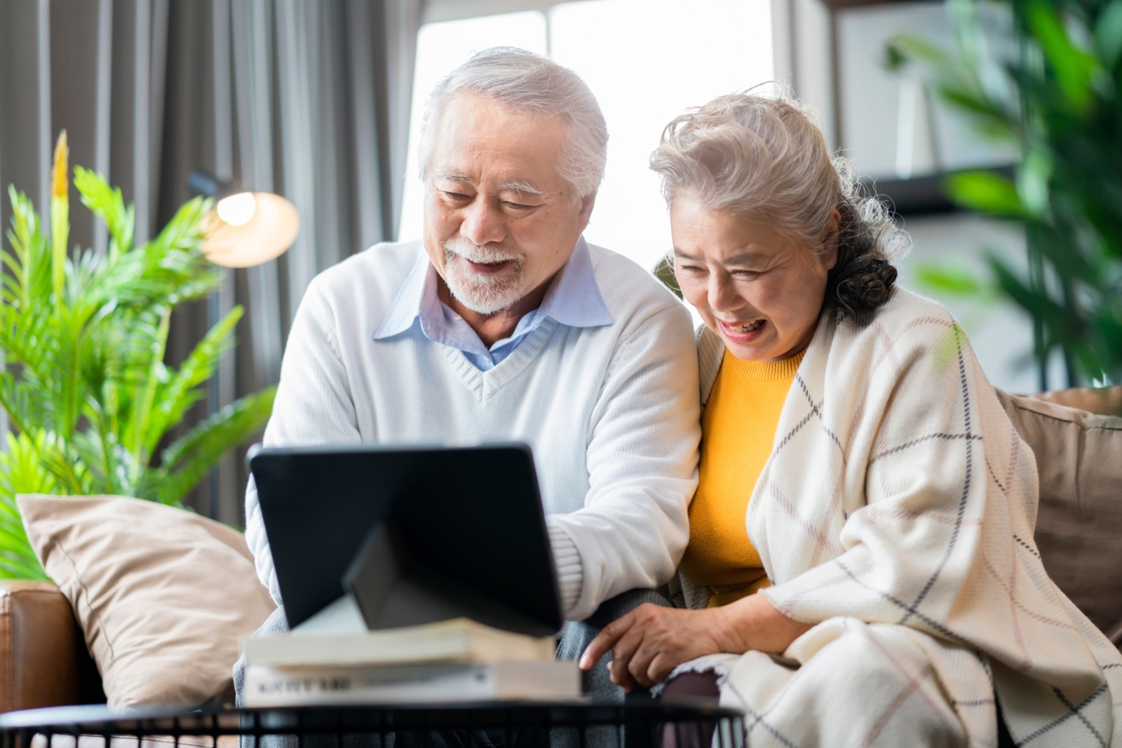 Top 5 Best Home Internet and Phone Services for Seniors